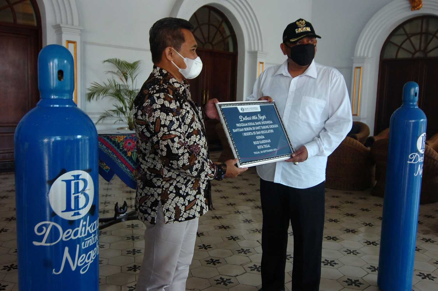 Serahkan Bantuan