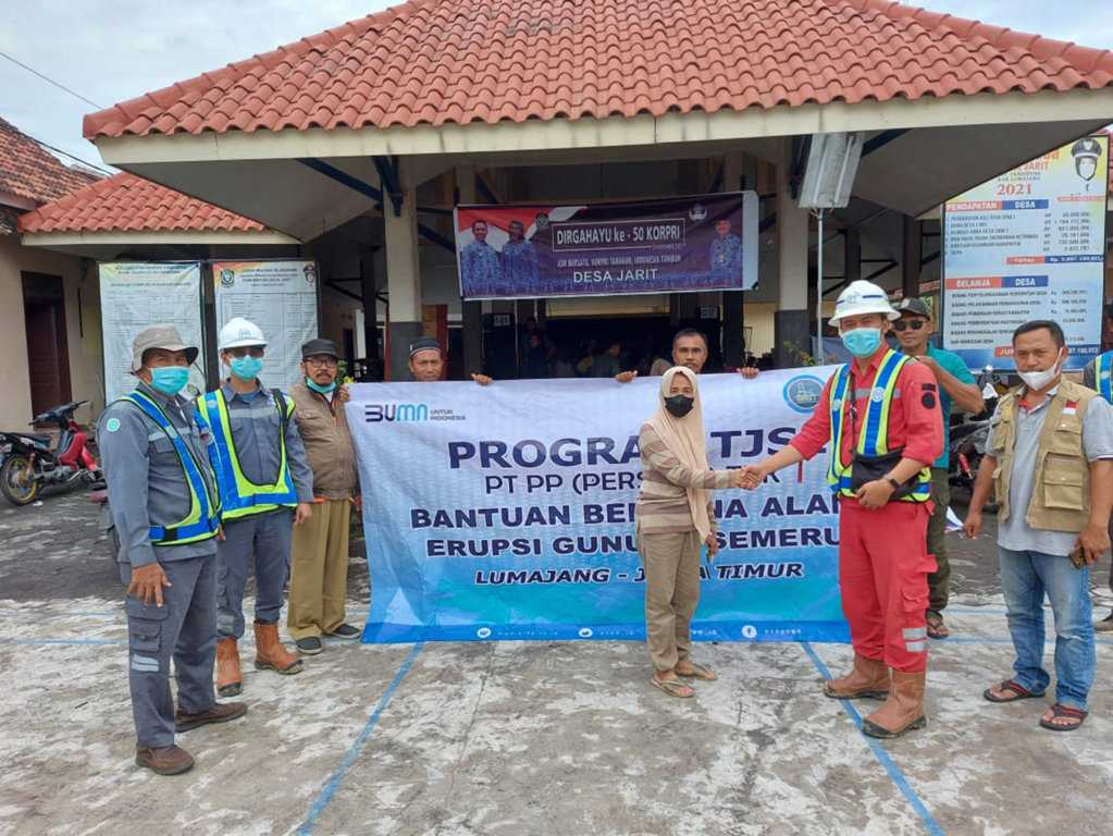 Serahkan Bantuan