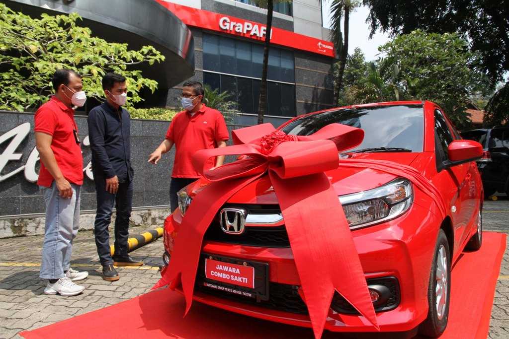 Serahkan Hadiah
