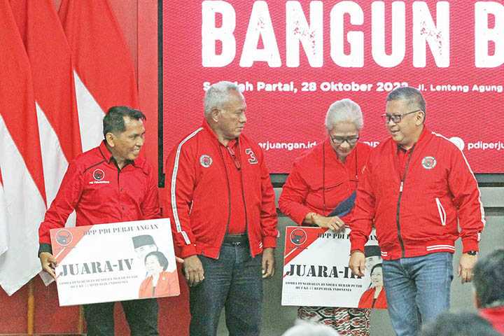 Serahkan Hadiah