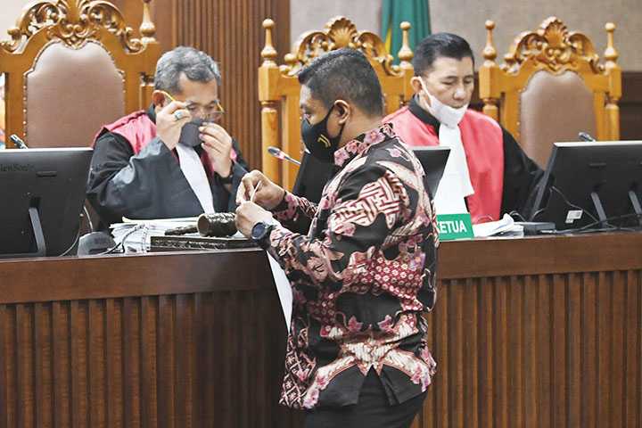 Serahkan Naskah Pembelaan