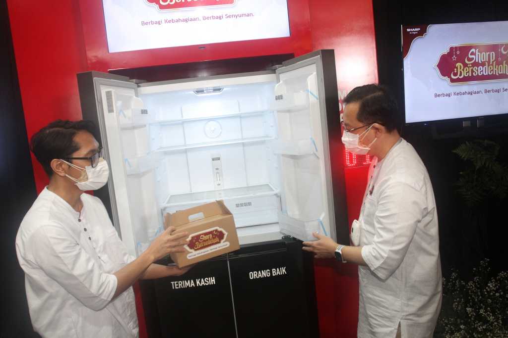 Sharp Bersedekah 2022 Berbagi Kebahagiaan, Berbagi Senyuman
