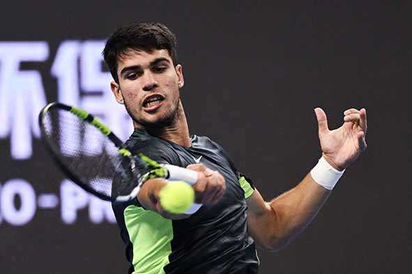 Singkirkan Carlos Alcaraz, Sinner Bertemu Medvedev di Final