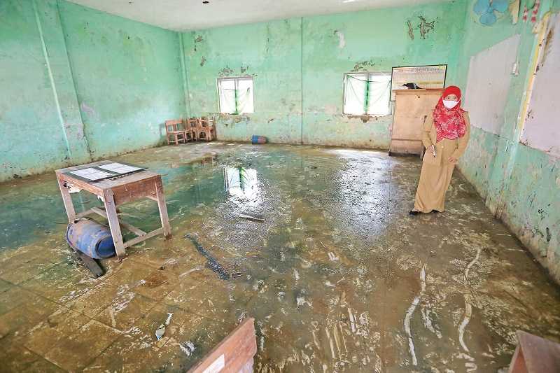 SISA BANJIR ROB