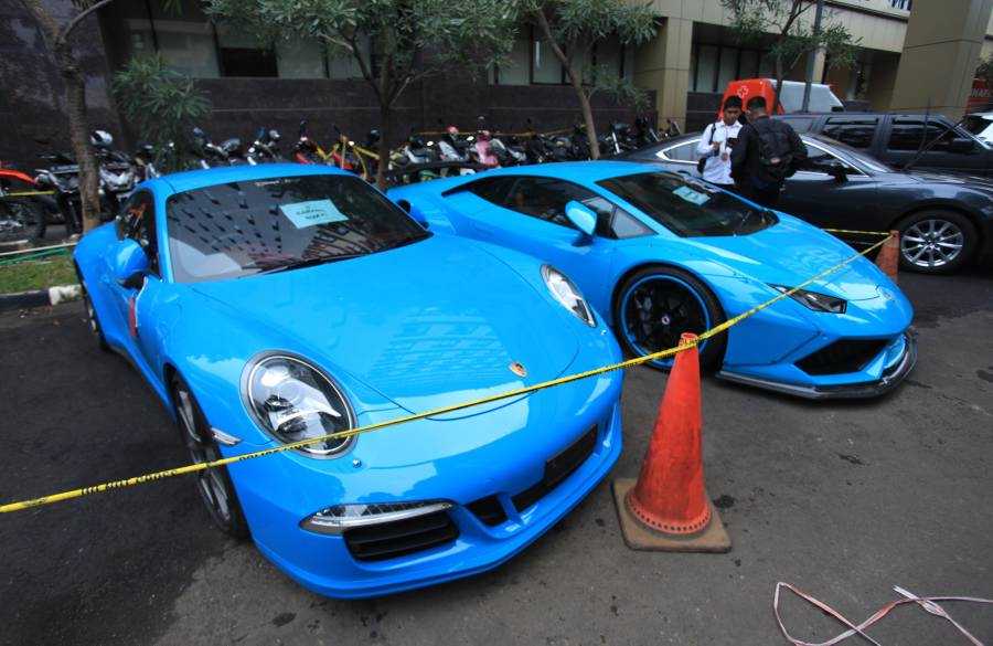 Sita Mobil Mewah