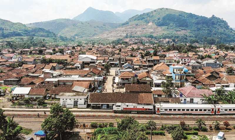 STASIUN KERETA API AKTIF TERTINGGI