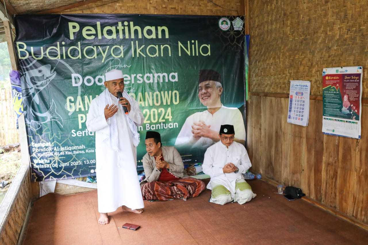 Sukarelawan Ganjar Latih Santri Milenial Untuk Ternak dan Budi Daya Nila