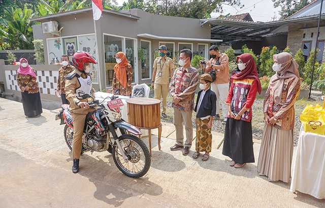 Sunatan "Drive Thru"