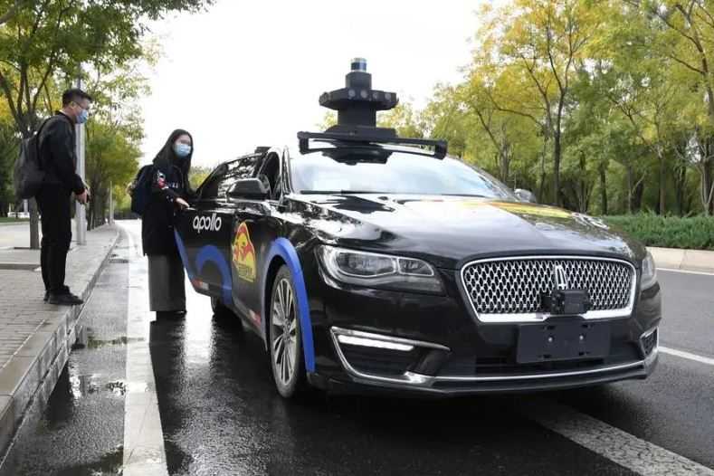 Taksi Swakemudi Baidu Perpanjang Waktu Layanan hingga Malam di Wuhan