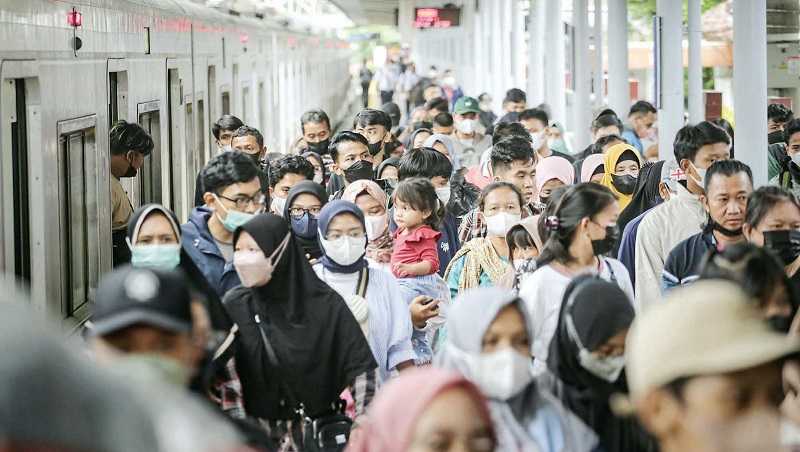 TAMBAHAN PERJALANAN KRL PADA MALAM TAHUN BARU
