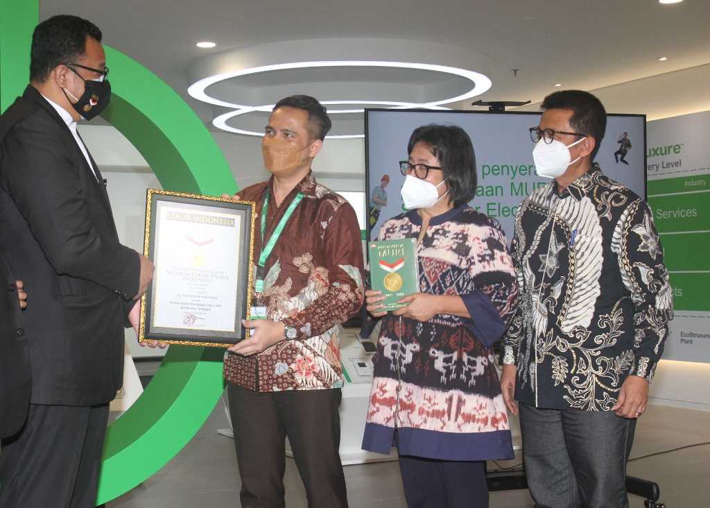 Terima Penghargaan