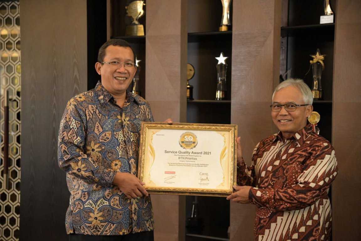Terima Penghargaan