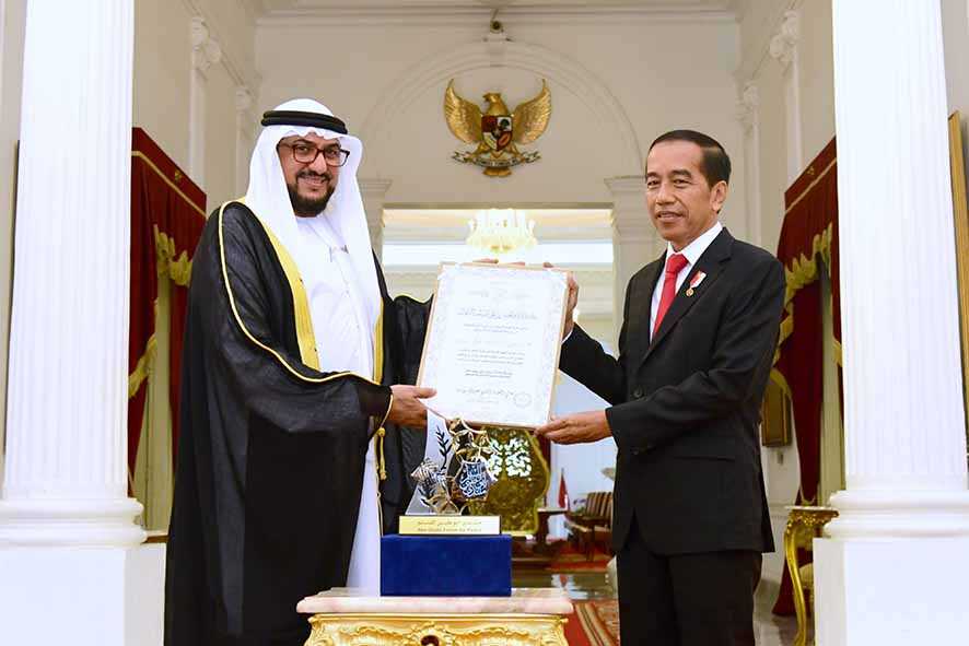 Terima Penghargaan