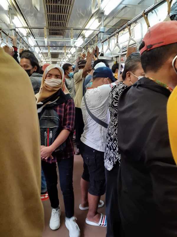 Tidak Ada Jaga Jarak di KRL