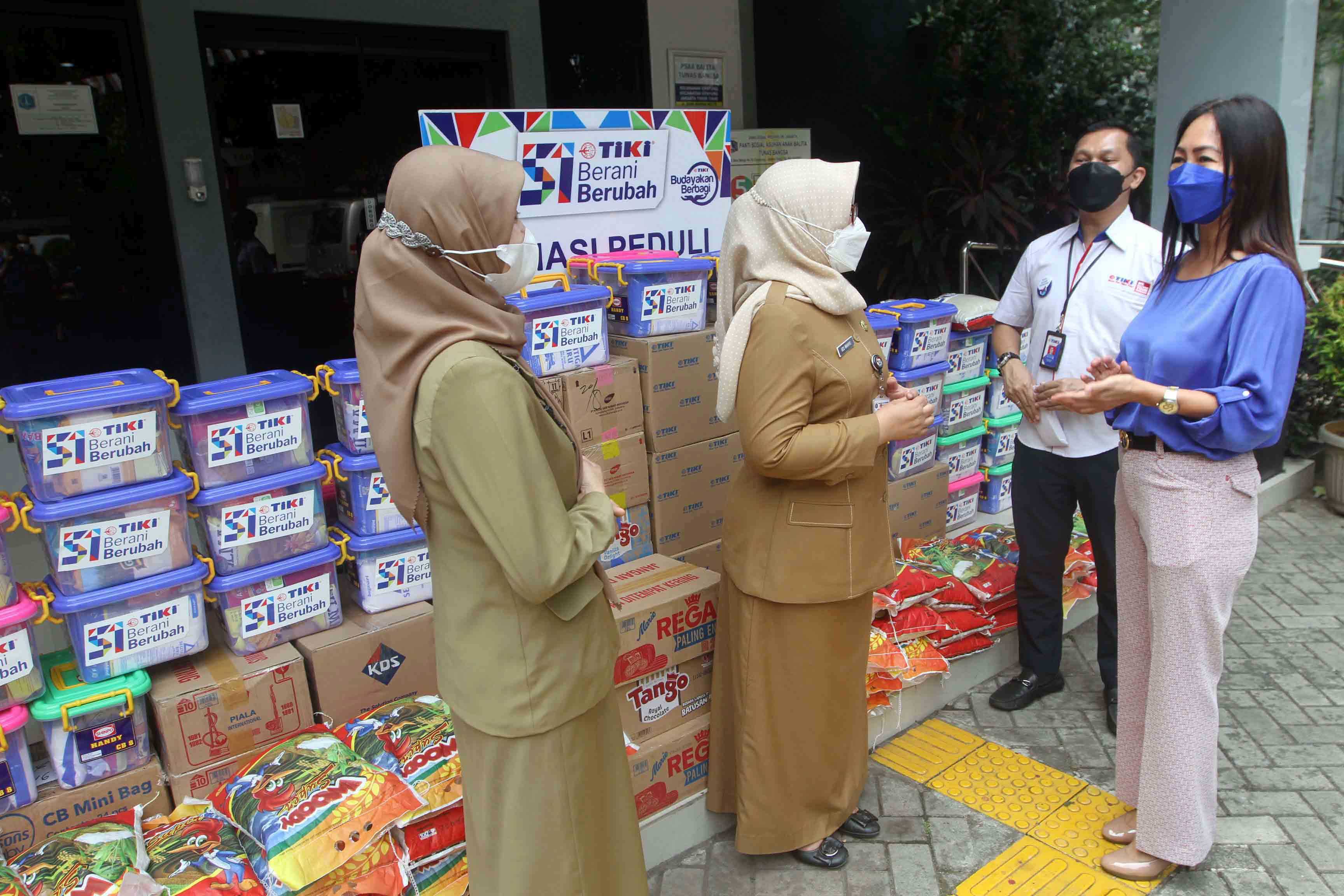 TIKI Bagikan 1.000 paket Sembako ke Panti Asuhan