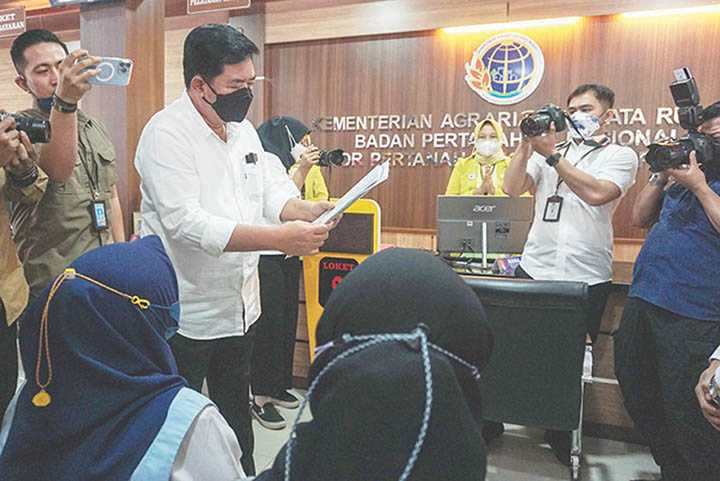 Tinjau Pelayanan Pertanahan