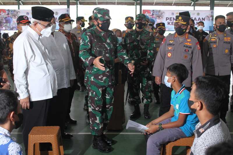Tinjau Vaksinasi Anak