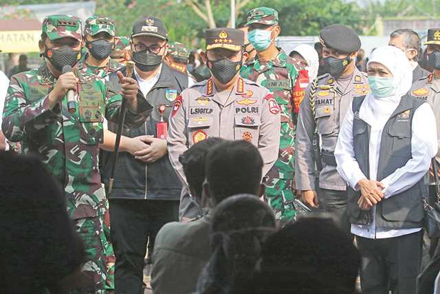 Tinjau Vaksinasi di Kediri