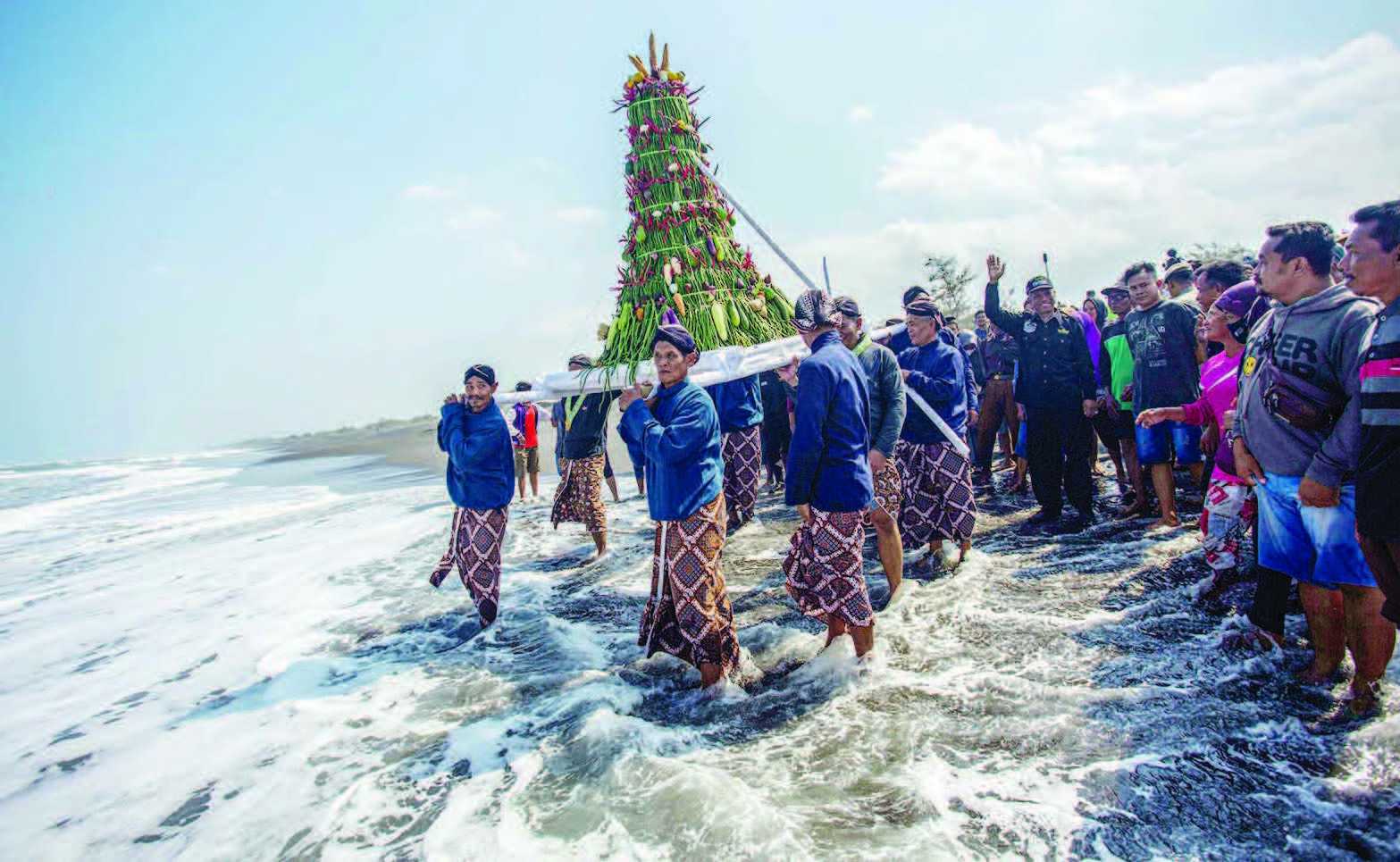 TRADISI LABUHAN DI PANTAI GLAGAH KULON PROGO
