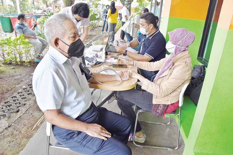 VAKSIN DOSIS KEEMPAT UNTUK LANSIA