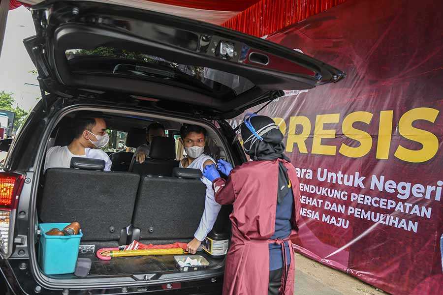 Vaksinasi Drive Thru