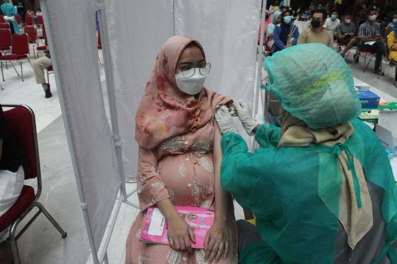 Vaksinasi kelompok prioritas ibu hamil dan anak