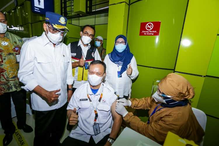 Vaksinasi Pekerja Perhubungan