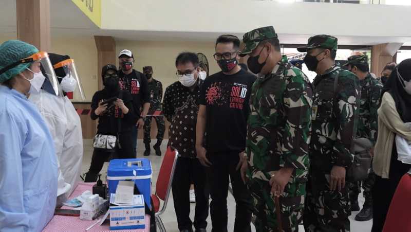 Vaksinasi Pelajar Bagi 2000 Pelajar di Bandung