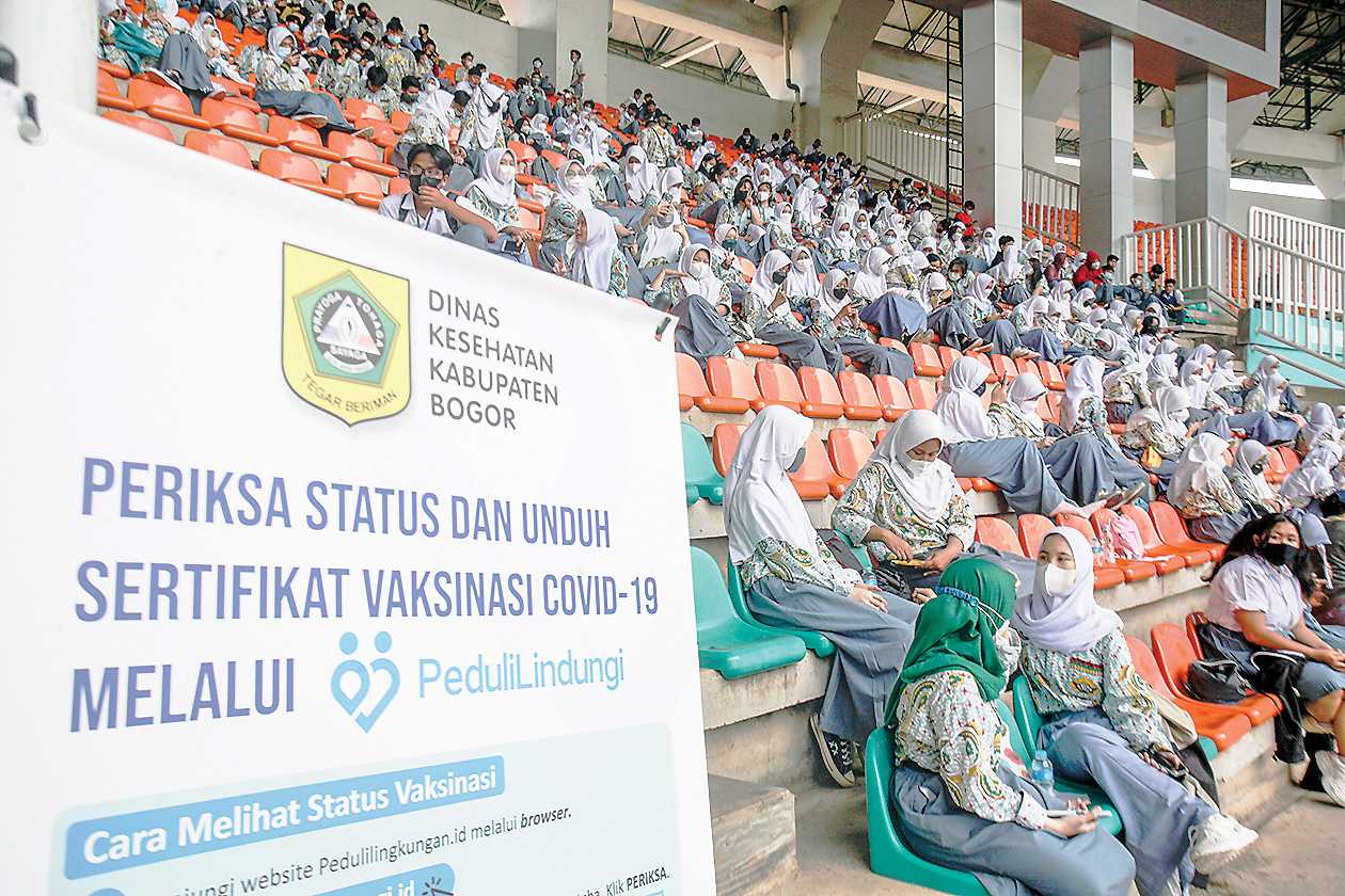 Vaksinasi Pelajar di Stadion Pakansari