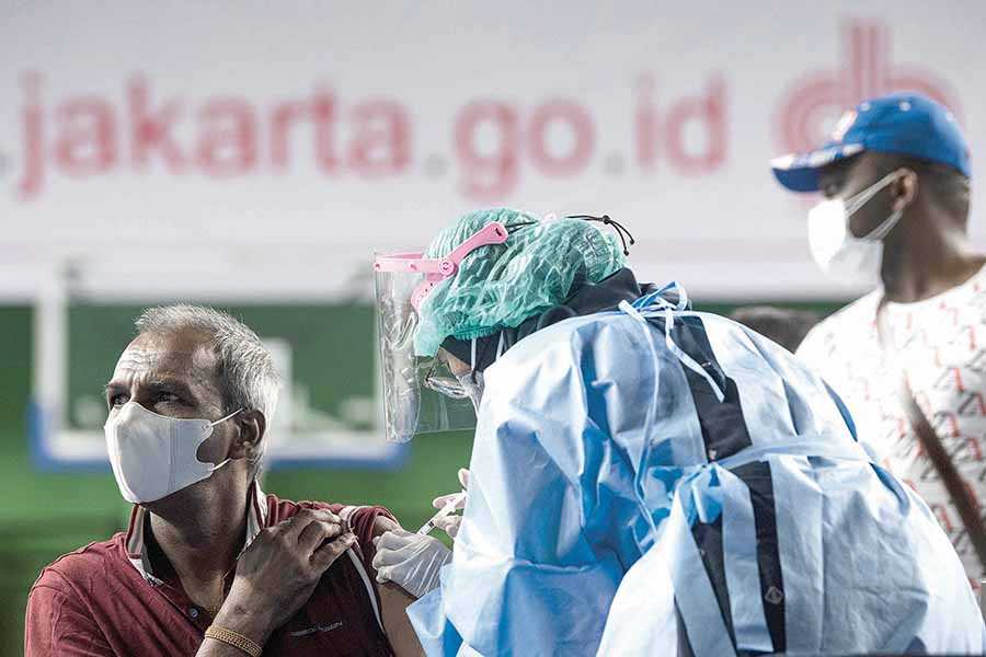 Vaksinasi Pencari Suaka