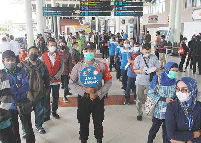 Vaksinasi untuk Petugas Bandara