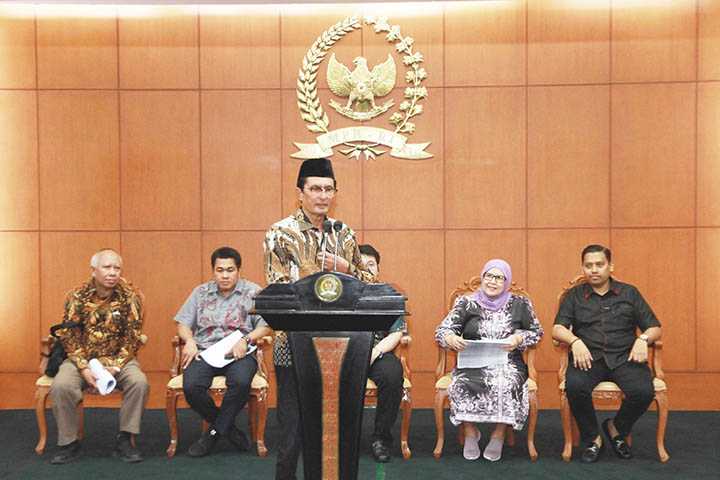 Wakil Ketua MPR Beri Keterangan Pers