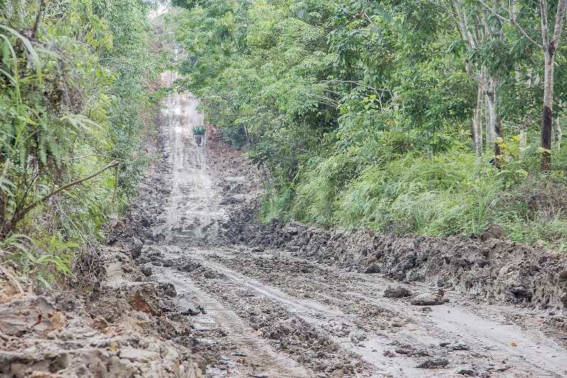 WARGA KELUHKAN AKTIVITAS TAMBANG BATU BARA