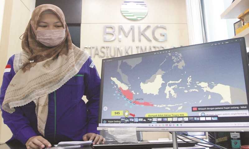 WASPADAI DAMPAK BIBIT SIKLON TROPIS 94S
