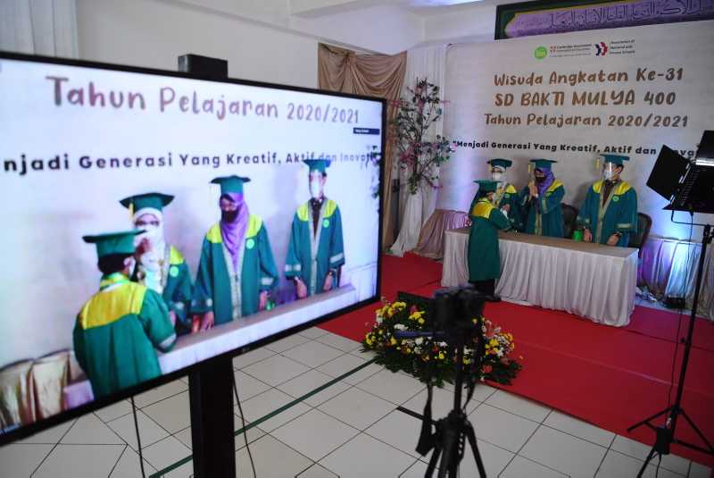 Wisuda Drive Thru