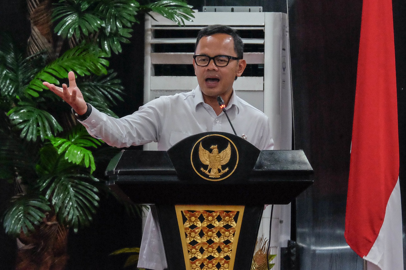 20250612215433_antarafoto-kuliah-umum-wamendagri-di-manado-1741790602.jpg