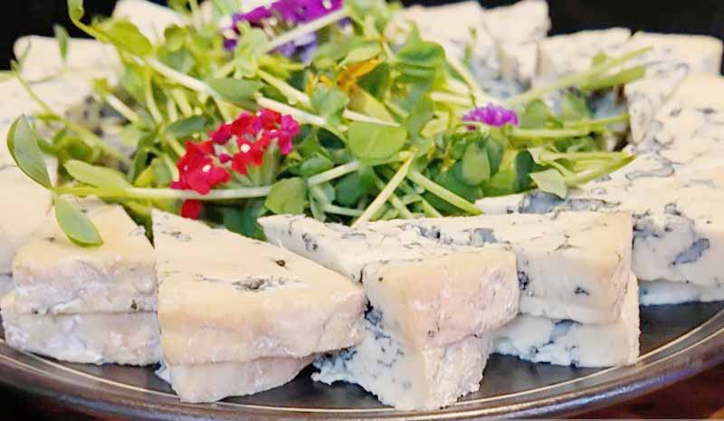 20250923172450_keju-biru-blue-cheese.jpeg