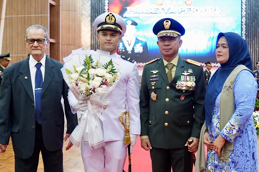 20251127191942_Panglima-TNI-Lantik-51-Perwira-Muda-Keahlian-Khusus--Siber-TA-2025_6.jpg