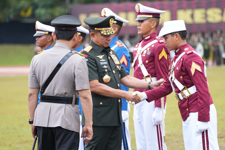 20251128211513_Panglima-TNI-dan-Kapolri-Lantik-1.621-Prabhatar-di-Akmil-Magelang_4.jpeg