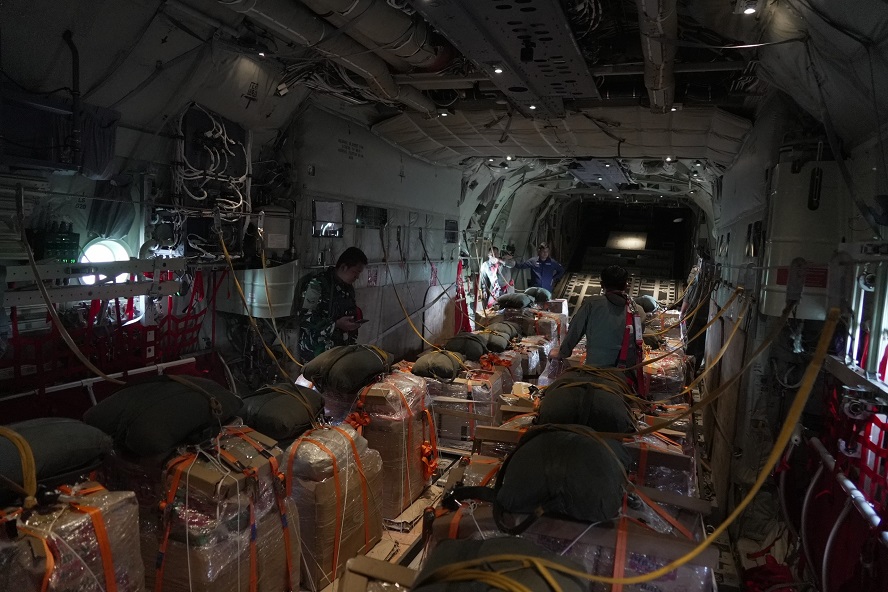 20251202211815_Metode-Airdrop-untuk-Warga-Terisolasi-Akibat-Banjir-di-Aceh-Tamiang_5.jpg