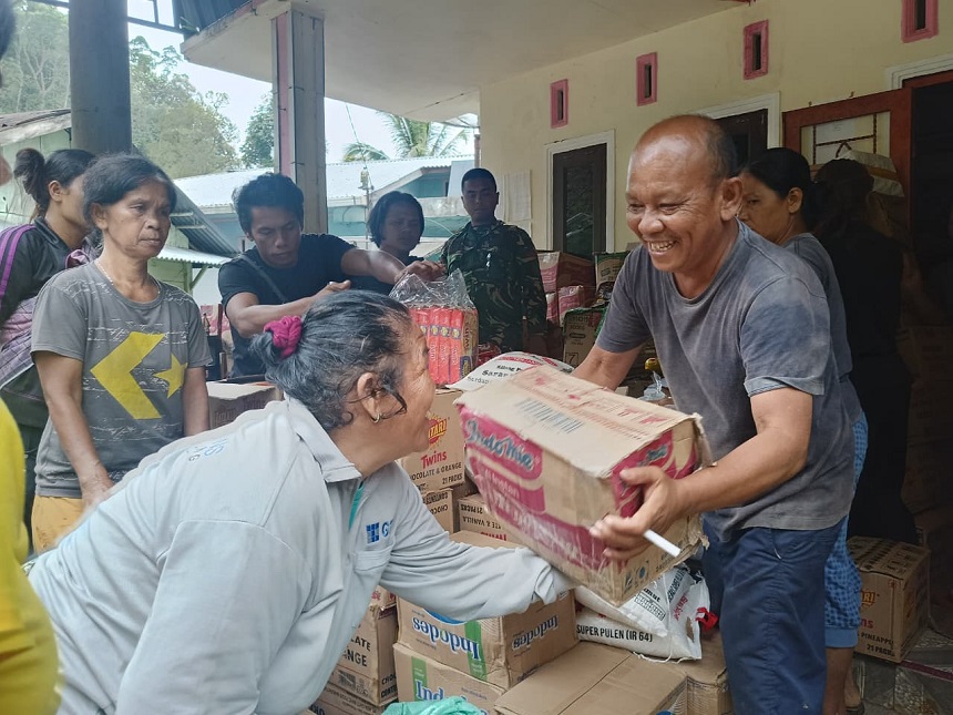 20251211170909_Logistik-Aman-Tiba-di-Parombunan_4.jpg