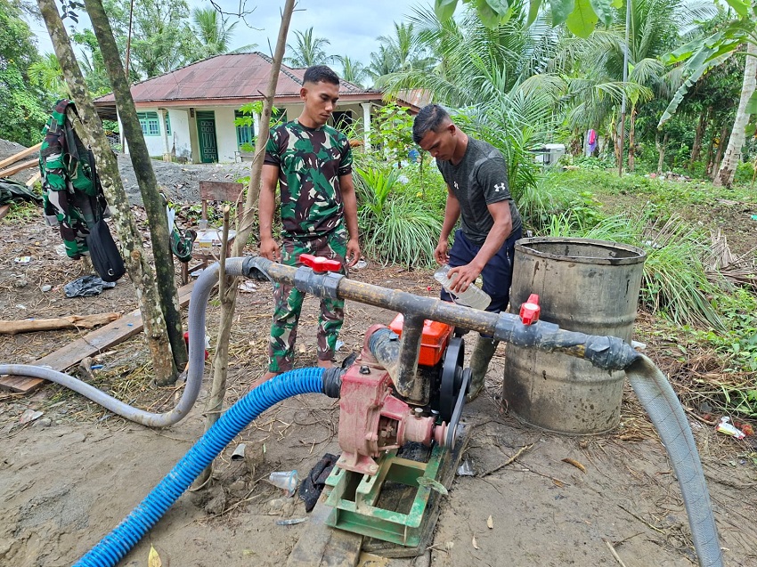 20251217184837_TNI-Bangun-Sumur-Bor_5.jpg