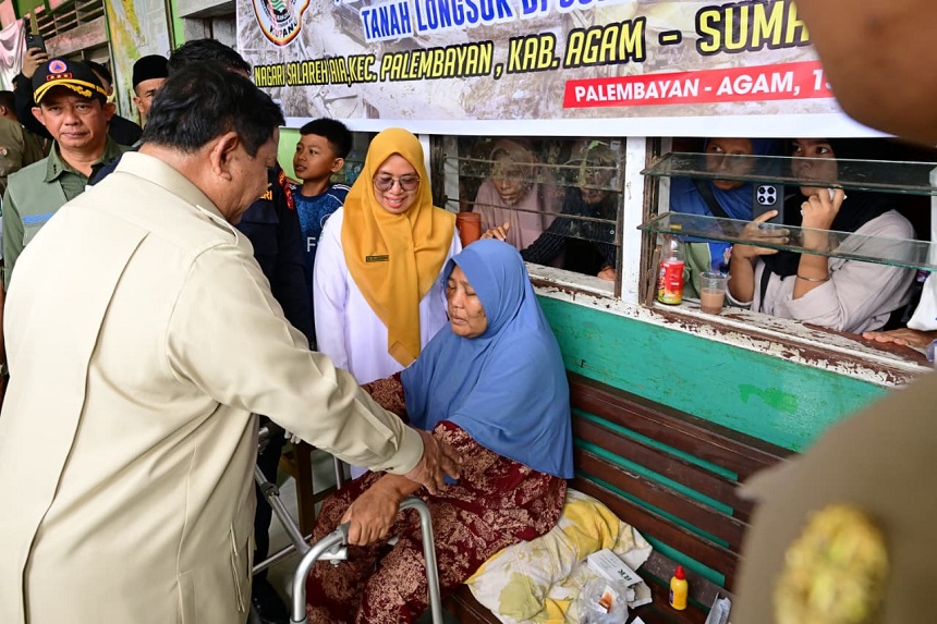 20251218224236_Panglima-TNI_Dampingi-Presiden-di-Sumbar_7.jpg