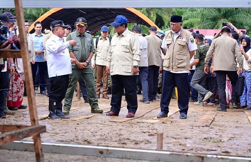 20251218224712_Panglima-TNI_Dampingi-Presiden-di-Sumbar_2.jpg
