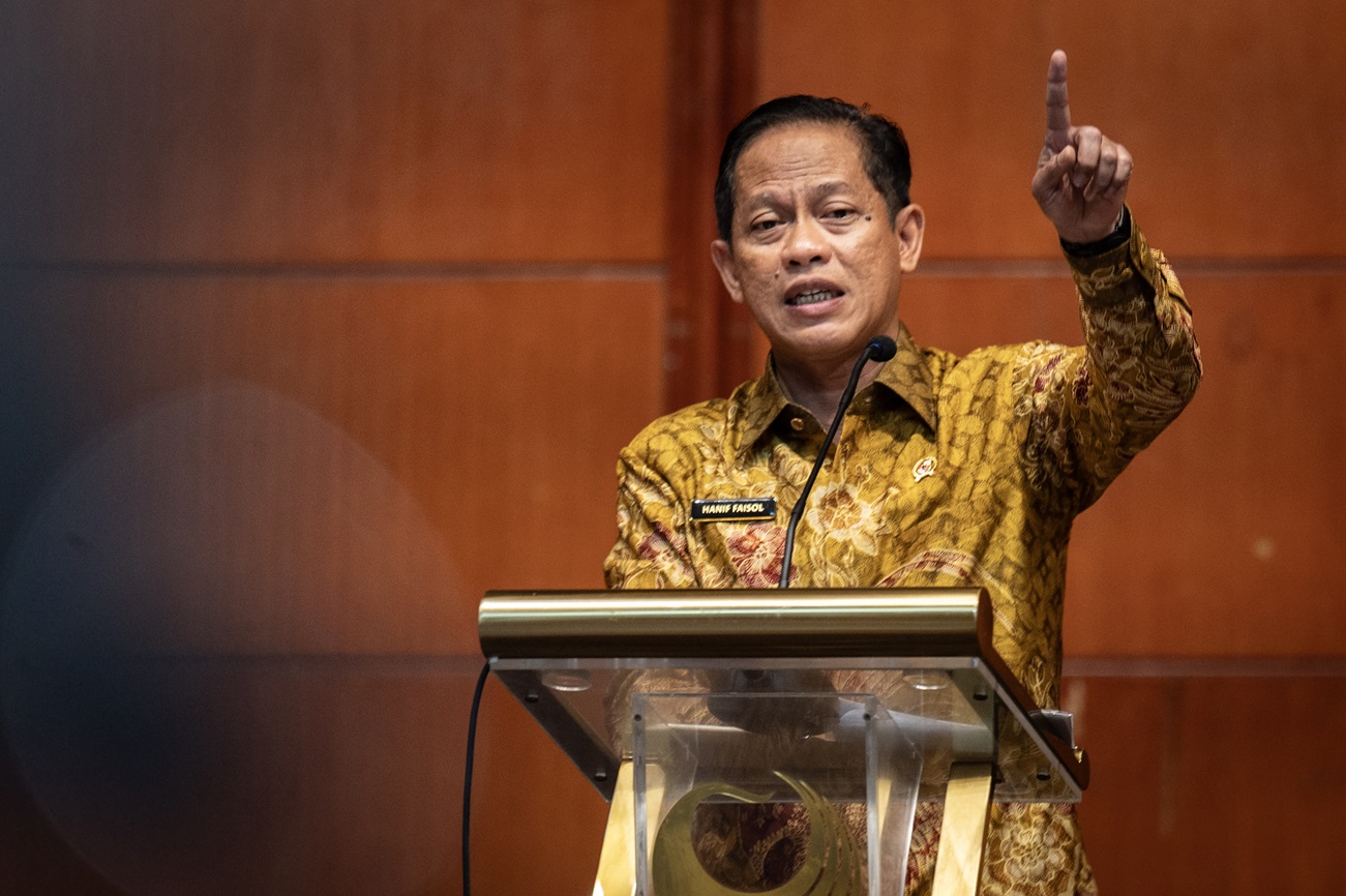 20260219215930_antarafoto-menteri-lh-berikan-arahan-kepada-pelaku-usaha-1744993984.jpg