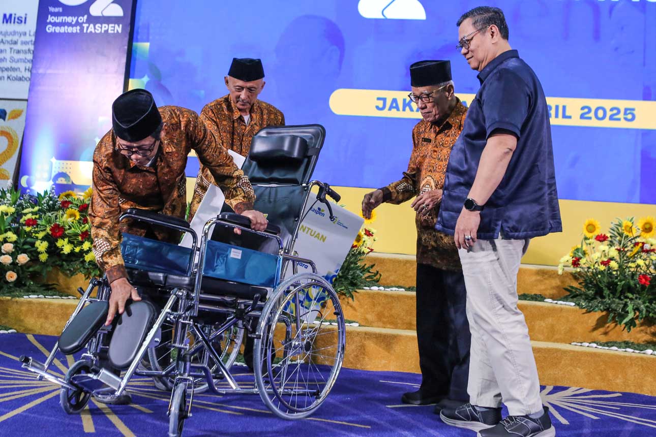 Bantuan Kursi Roda Untuk Pensiunan ASN