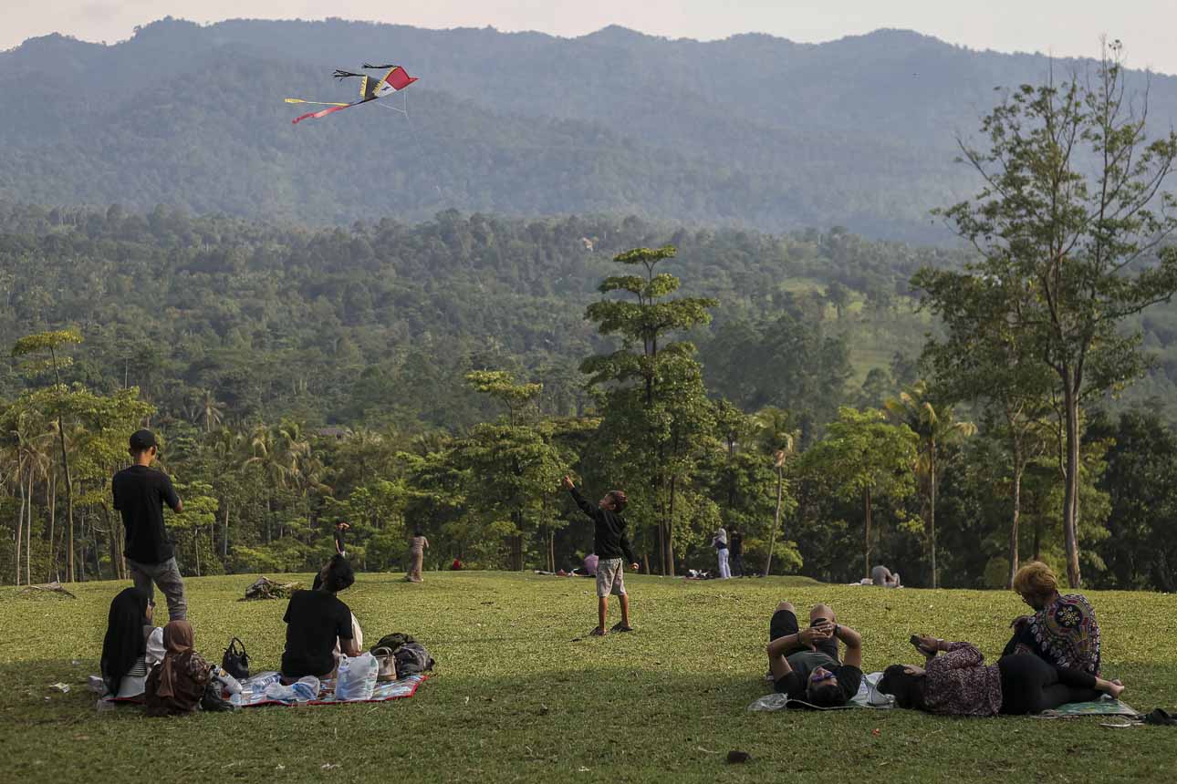 Pesona Alam Bukit Waruwangi