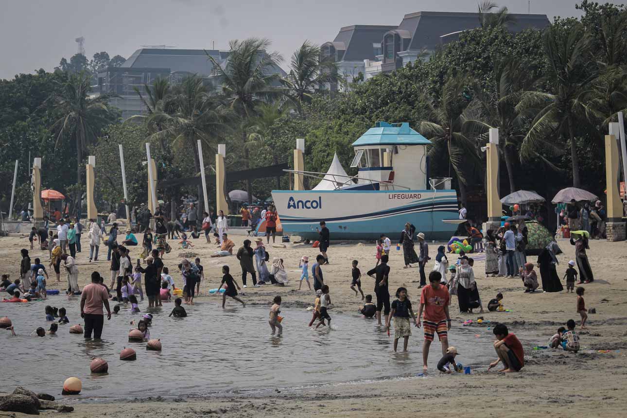 Wisata Hari Buruh di Ancol