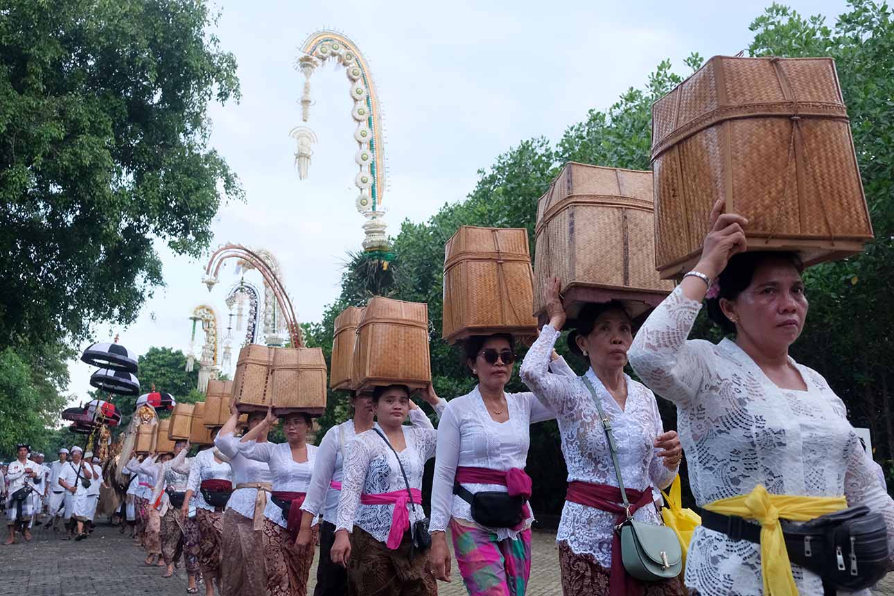 Ritual Menyambut Hari Raya Kuningan