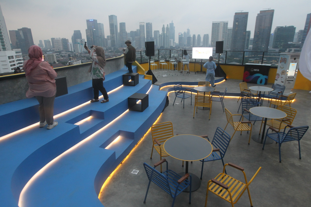 Melihat Cafe Tematik diatas Gedung sambil Menikmati Keindahan Jakarta